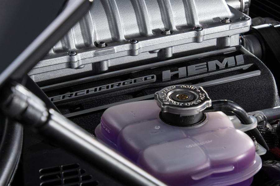 Моторный отсек Dodge Challenger SRT Demon (LC, 0945 of 3300) 2018 года  (фото 41 из 109)